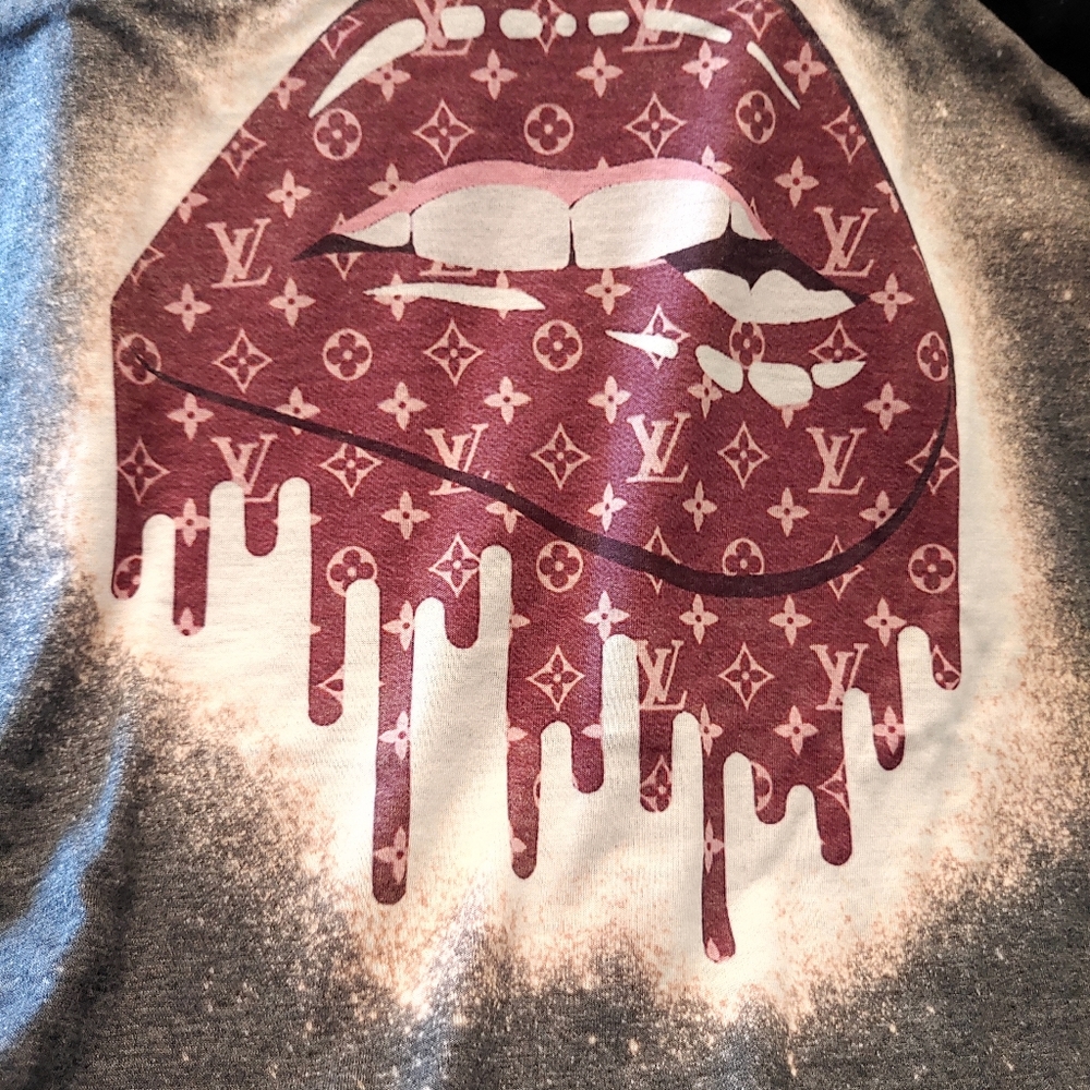 Brown lips tshirt